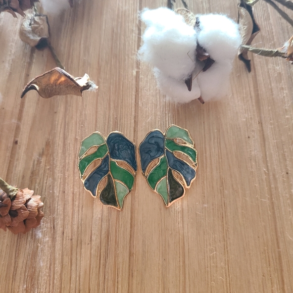 🌴🌴Beautiful Palm Leaf Earrings in a green marble Color🌴🌴 - Picture 8 of 14